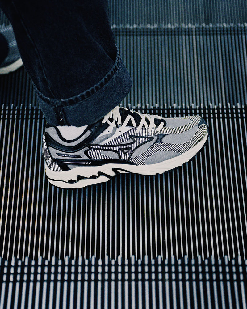 MIZUNO WAVE MG4 LS × SEAN WOTHERSPOON