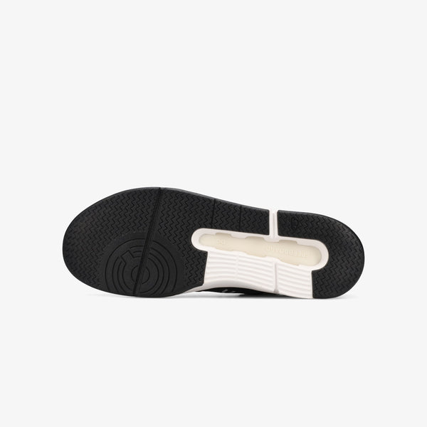 ON THE ROGER CLUBHOUSE (M)