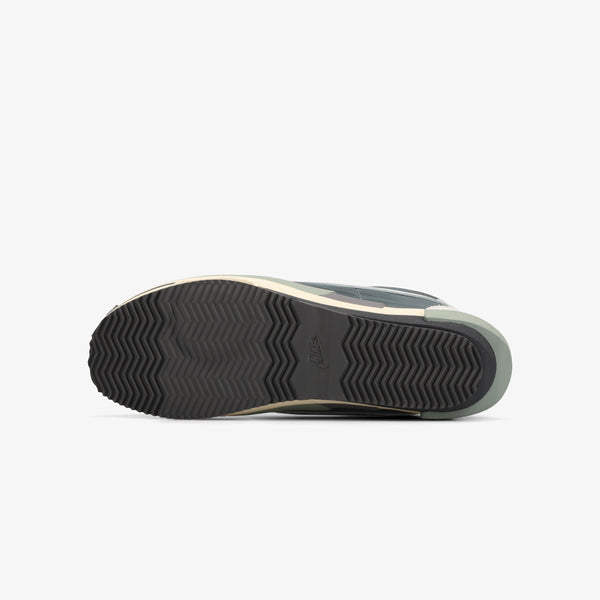 NIKE ZOOM CORTEZ SP SACAI