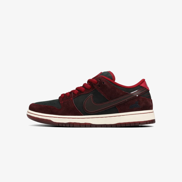 NIKE SB DUNK LO PRO × RIOT SKATESHOP