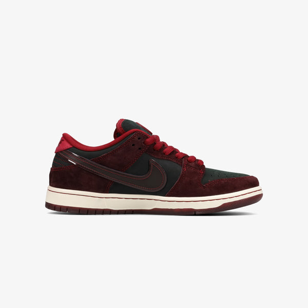 NIKE SB DUNK LO PRO × RIOT SKATESHOP