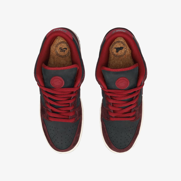 NIKE SB DUNK LO PRO × RIOT SKATESHOP