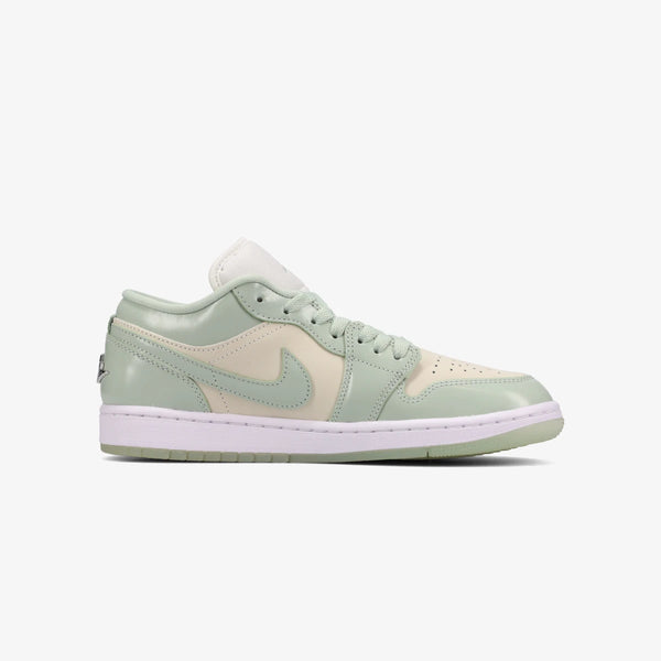 NIKE WMNS AIR JORDAN 1 LOW SE