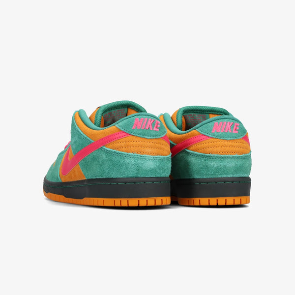 NIKE SB DUNK LOW PRO