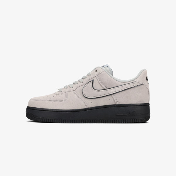 NIKE AIR FORCE 1 '07 LV8