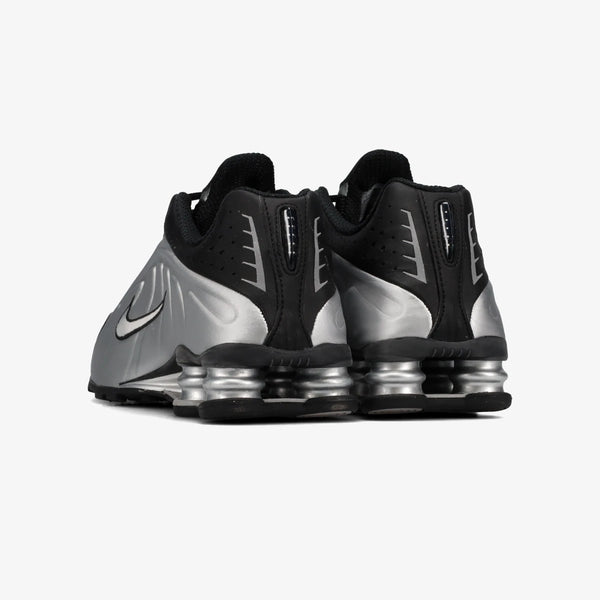 NIKE SHOX R4