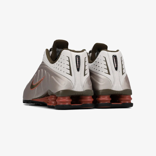 NIKE SHOX R4