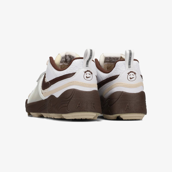 NIKE ZOOM FIELD JAXX × TRAVIS SCOTT