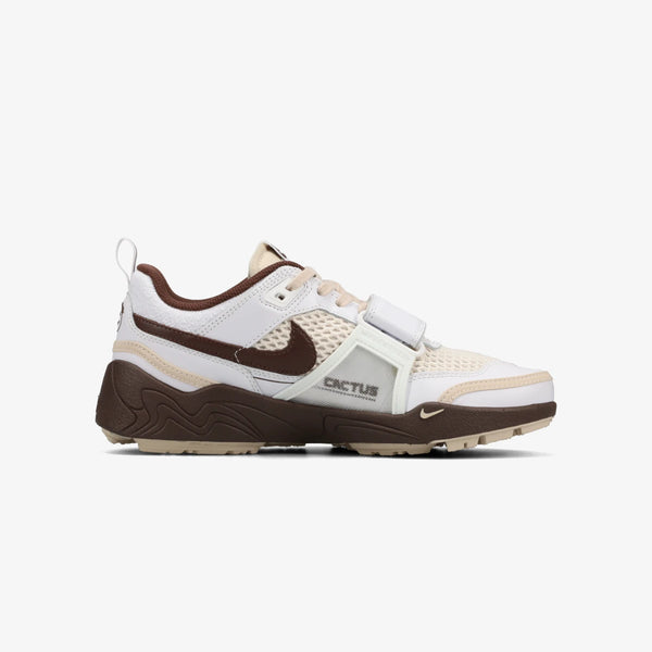 NIKE ZOOM FIELD JAXX × TRAVIS SCOTT