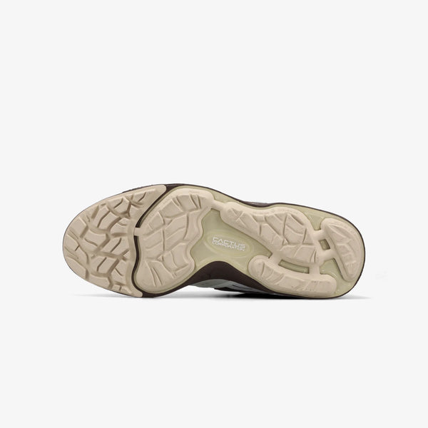 NIKE ZOOM FIELD JAXX × TRAVIS SCOTT