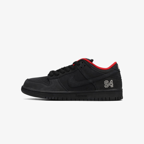 NIKE SB DUNK LOW × SUPREME