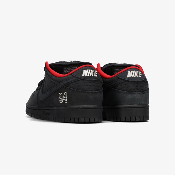 NIKE SB DUNK LOW × SUPREME