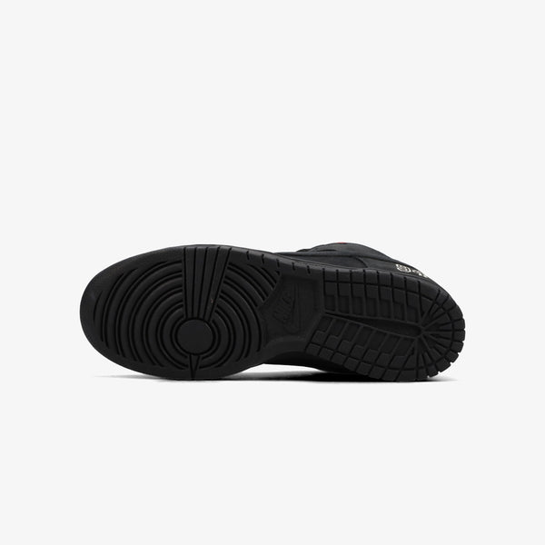 NIKE SB DUNK LOW × SUPREME