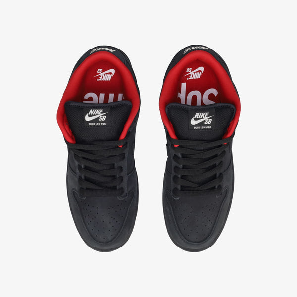 NIKE SB DUNK LOW × SUPREME