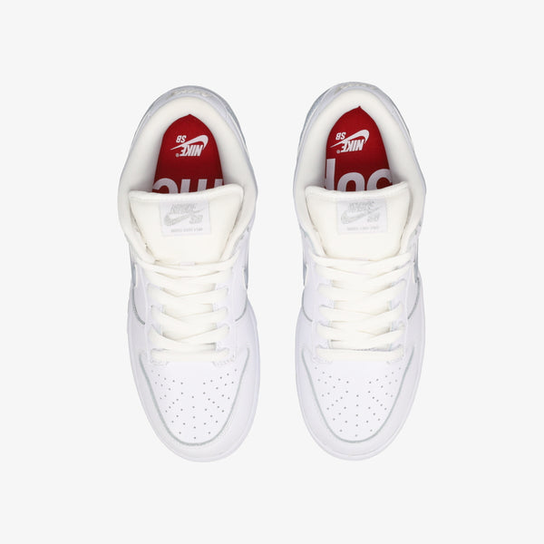 NIKE SB DUNK LOW × SUPREME