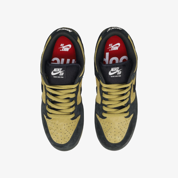 NIKE SB DUNK LOW × SUPREME