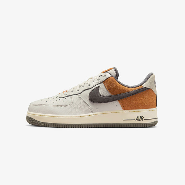NIKE AIR FORCE 1 '07 LV8