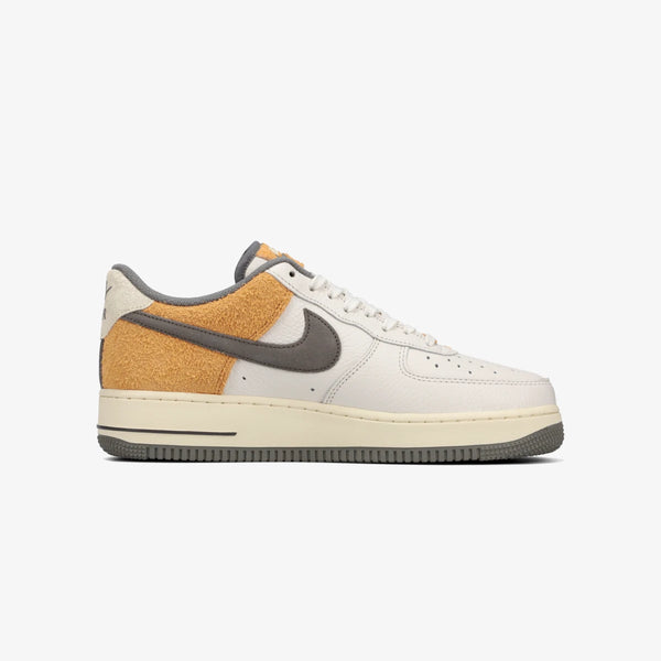 NIKE AIR FORCE 1 '07 LV8