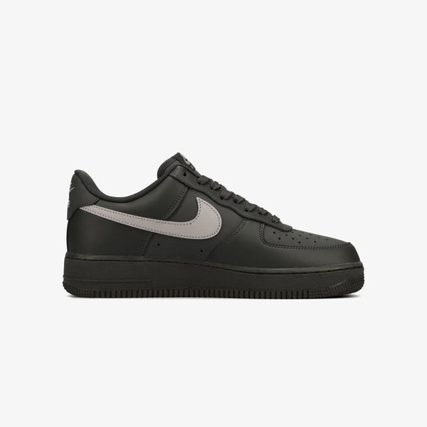 NIKE AIR FORCE 1 '07