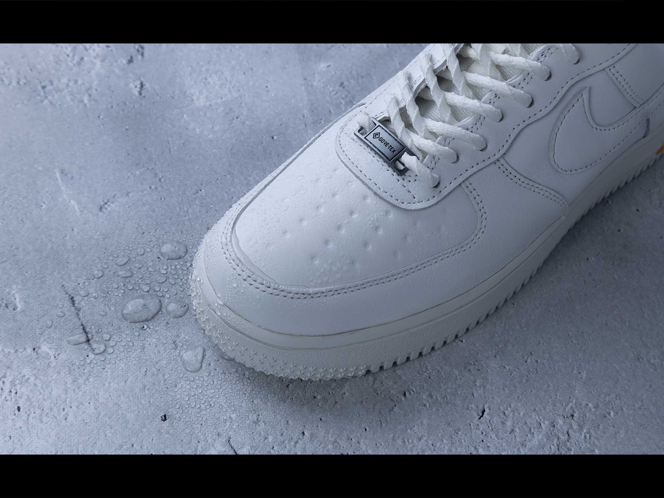 KICKS LAB.