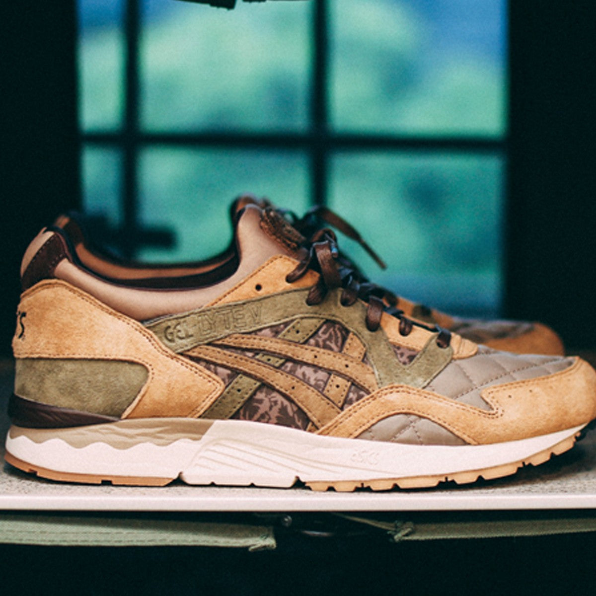 ASICS Tiger x SBTG x KICKS LAB. GEL-LYTE V 【PHYS ED】