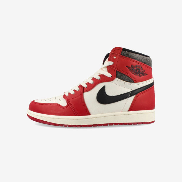 NIKE AIR JORDAN RETRO HIGH OG VARSITY RED/BLACK/SAIL/MUSLIN