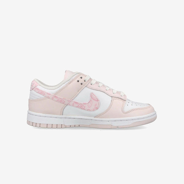 NIKE WMNS DUNK LOW WHITE/PEARL PINK/MEDIUM SOFT PINK [PAISLEY]